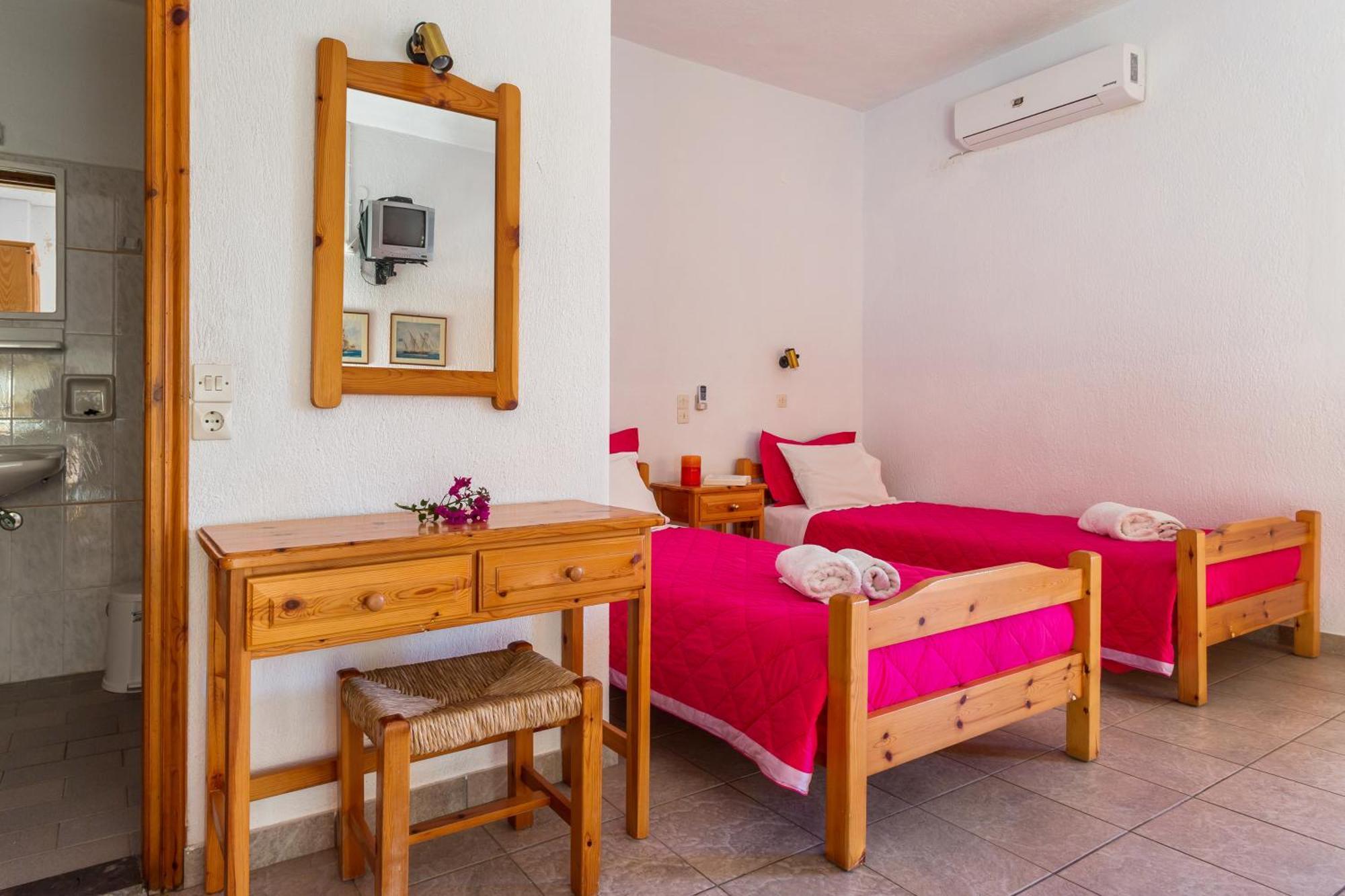 Nikolaos Studios Apartments Skópelos Eksteriør bilde